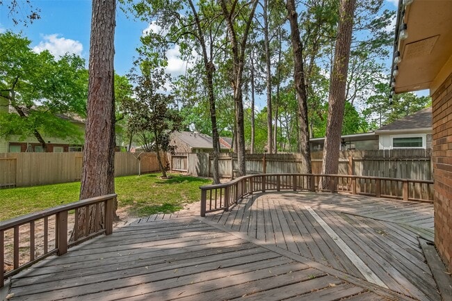 Building Photo - 27 Lush Meadow Pl