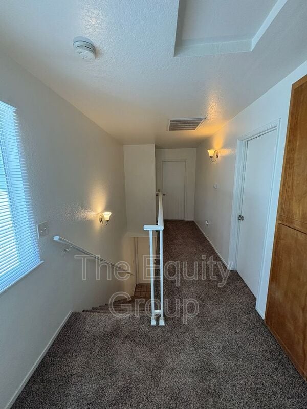Building Photo - 2408 W Packwood Dr