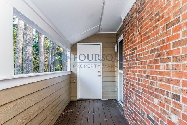 Building Photo - FRESHLY UPDATED CONDO in a PRIME RALEIGH LOCATION! 2 Bed w/ 2 en suite Bathrooms