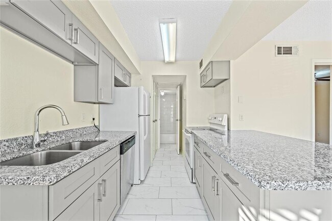 Building Photo - 2750 Holly Hall St