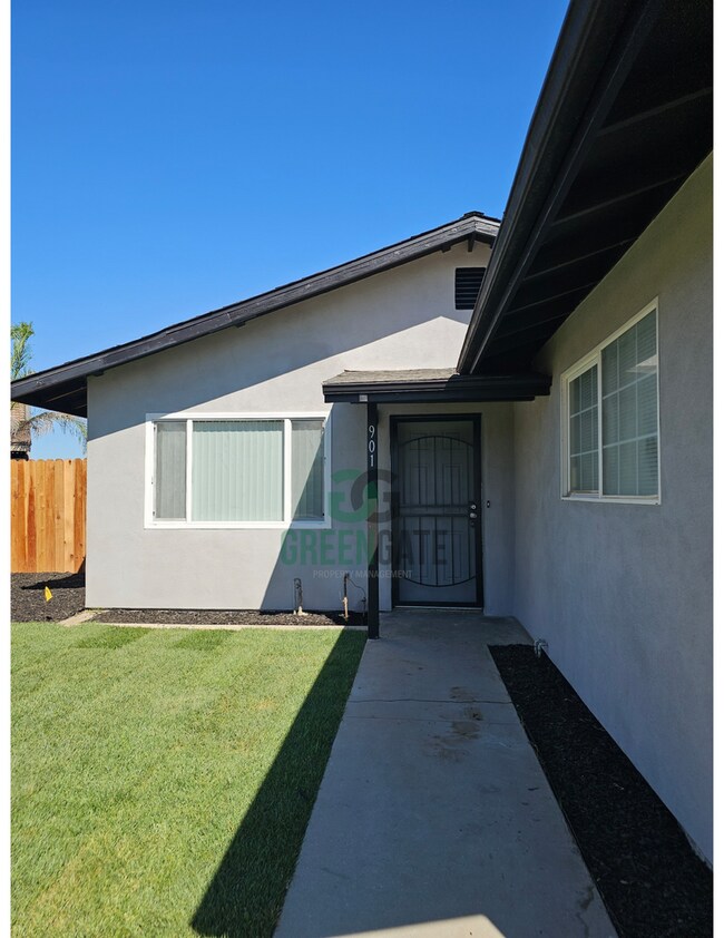 Building Photo - 901 Valente Way