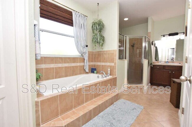 Building Photo - 7061 Heatherbrook Dr