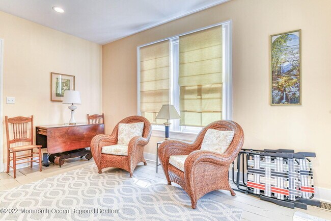 Building Photo - 14 New York Ave