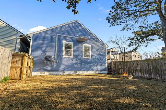 Building Photo - 9515 15th Bay St