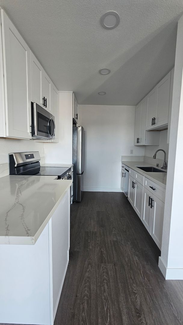 Building Photo - Beautiful 2BD 1.5BA Recently Remodeled Condo in Forest Park Plaza