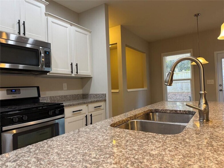 Building Photo - 414 Spring View Dr