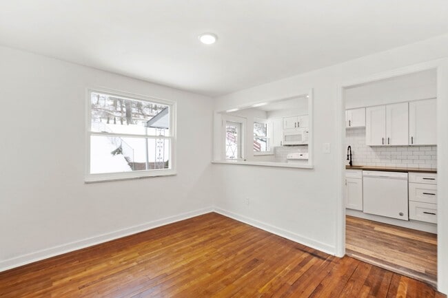 Building Photo - AVAILABLE MAY 1ST! UPDATED THROUGHOUT! 3-bedroom in Beechview!