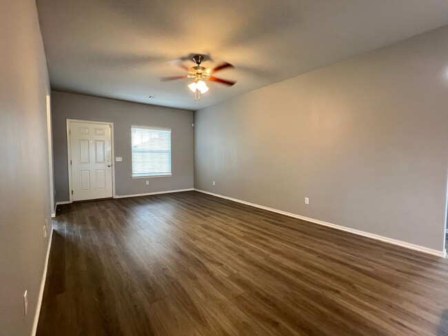 Building Photo - $500 OFF FIRST MONTHS RENT! Home with abov...