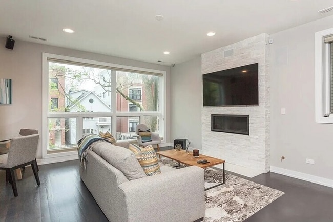 Building Photo - 942 W Montana St