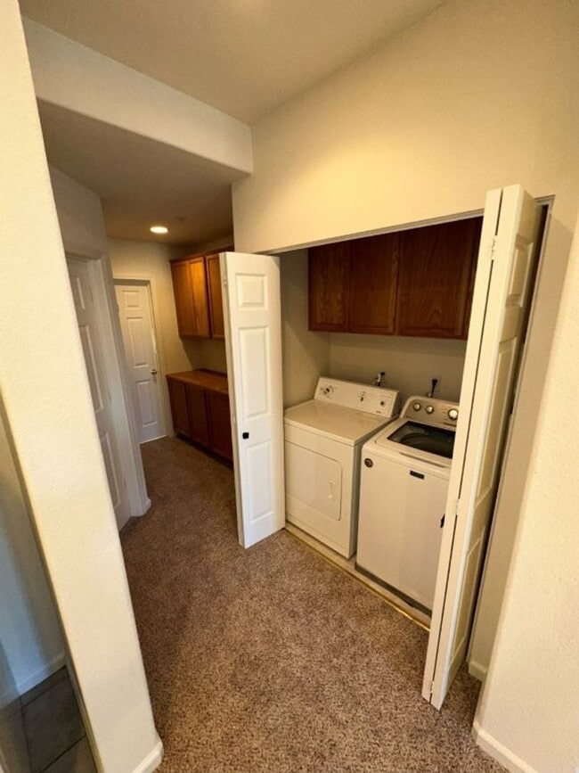 Building Photo - Nor Cal Realty, Inc. - 2 bedroom, 2.5 bath townhouse with 2 car garage