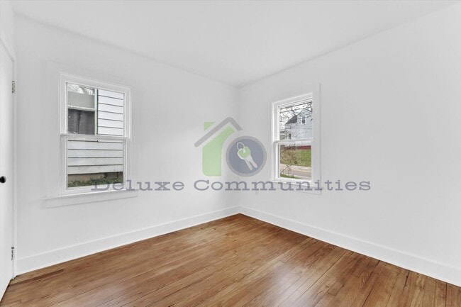 Building Photo - Rare 1-Bedroom Full Home – Big Kitchen, Ha...