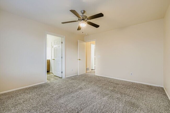 Building Photo - 2222 Woodpark Dr