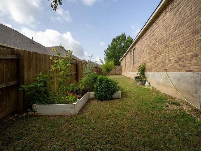 Building Photo - 572 Big Meadow Rd