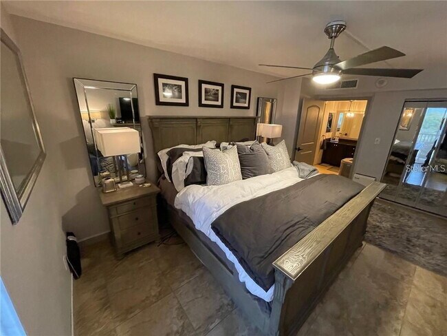 Building Photo - TURNKEY FURNISHED WATERFRONT RENTAL – Live the Island Life on Siesta Key