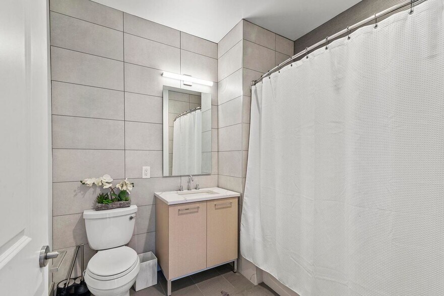 Building Photo - 1400 Hudson St