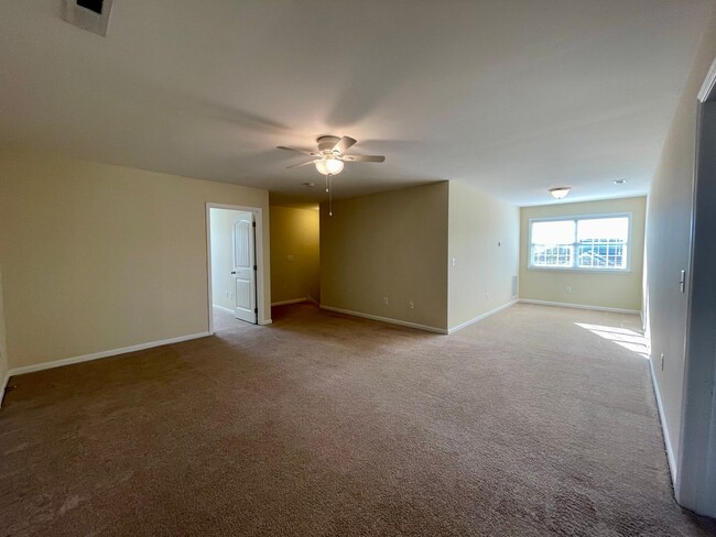 Building Photo - 5 Bedroom/3 Bath home with Garage in Tiger...