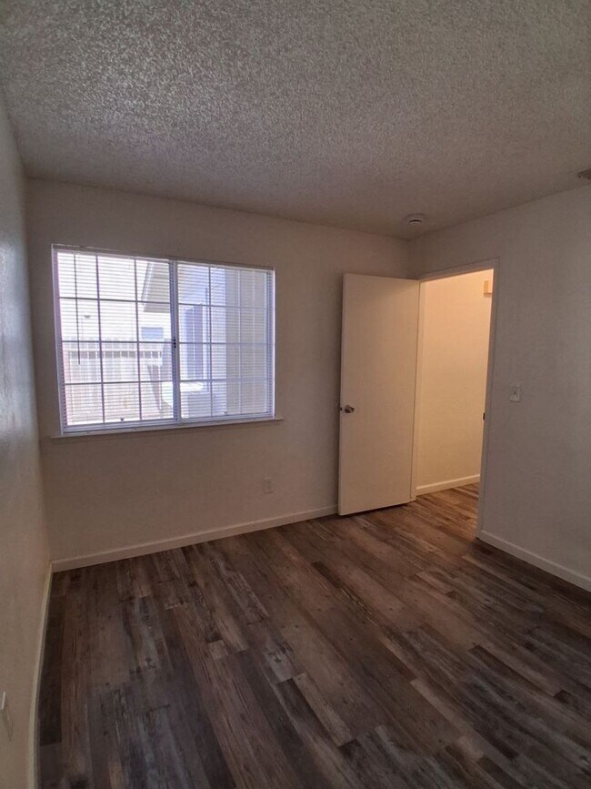 Building Photo - 2068 W Magill Ave