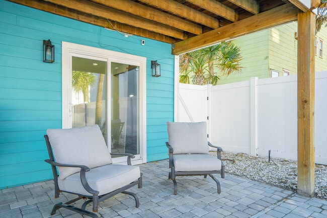 Building Photo - 113 4th Ave