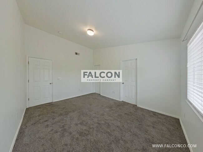 Building Photo - 3851 Josephine Heights