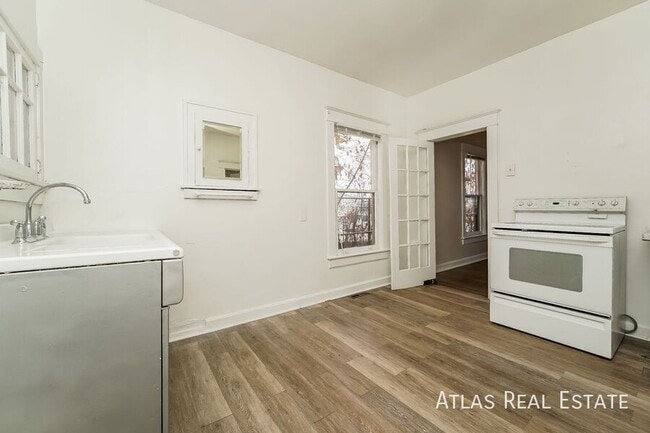 Building Photo - 1917 S Fox St