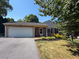Building Photo - 951 Daniel Dr
