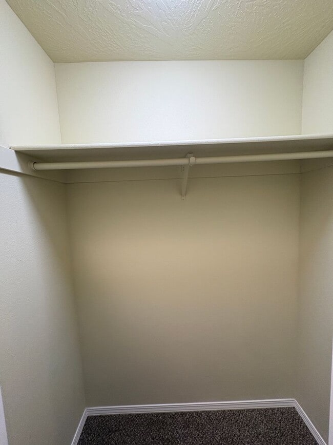 Building Photo - 3 Bedroom Duplex on Bailey Hill Rd