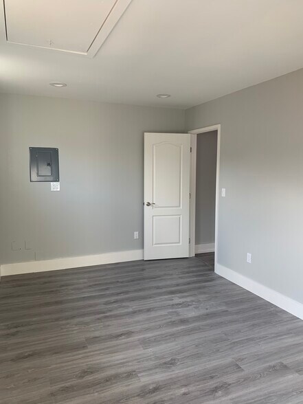 Building Photo - 463 Rosewood Ave