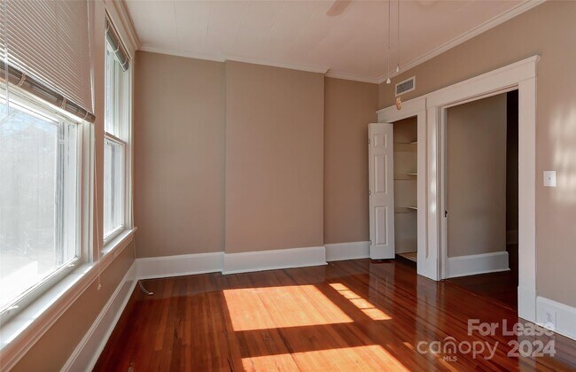 Building Photo - 807-809 W Franklin St