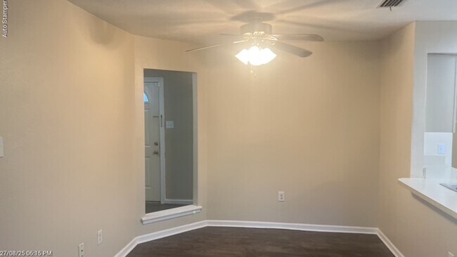Building Photo - 421 Stonecreek Dr