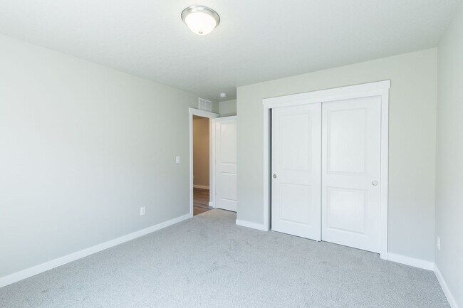 Building Photo - Perfect location for a 4 bed 2 bath with a...