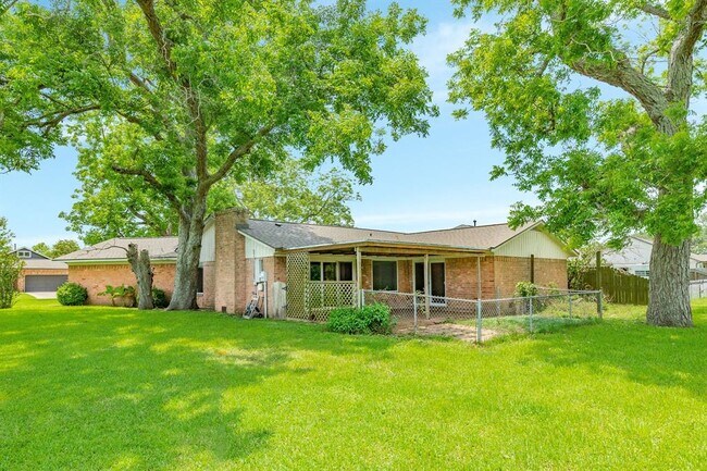 Building Photo - 438 Wellshire Dr