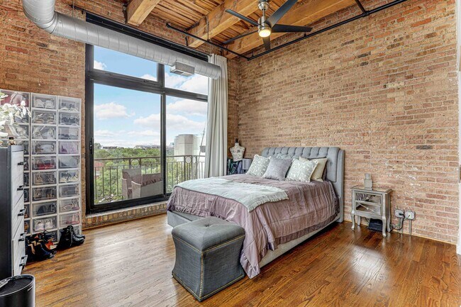 Building Photo - 1250 W Van Buren St