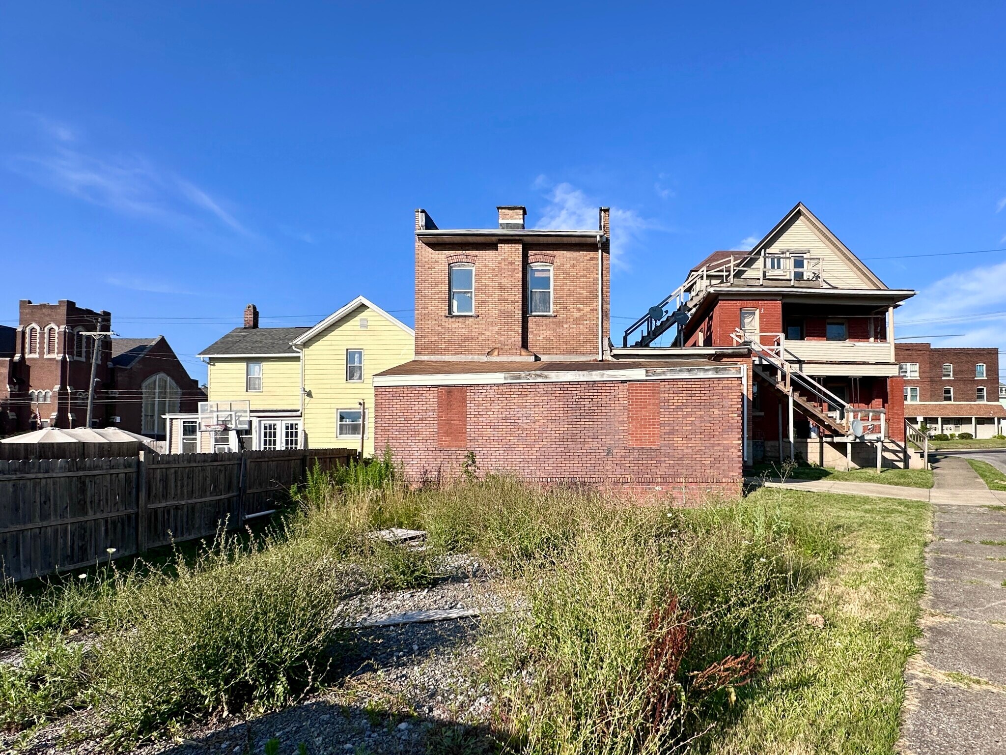 Building Photo - 1326 E Washington St