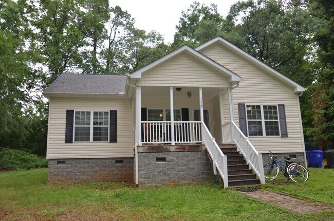 Building Photo - Modern Chapel Hill Retreat with Designer Finishes & Spacious Outdoor Living