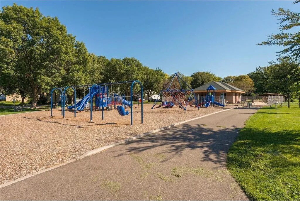 Building Photo - 935 11th Ave S