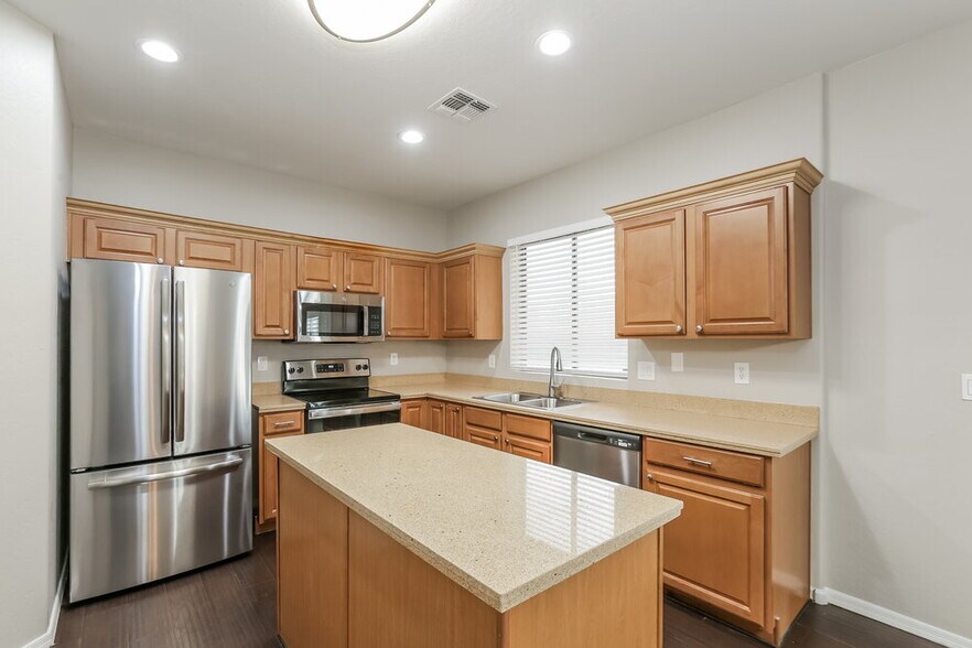 Building Photo - 1341 E Dunbar Dr