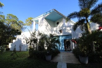 Building Photo - 930 Rambling Dr Cir