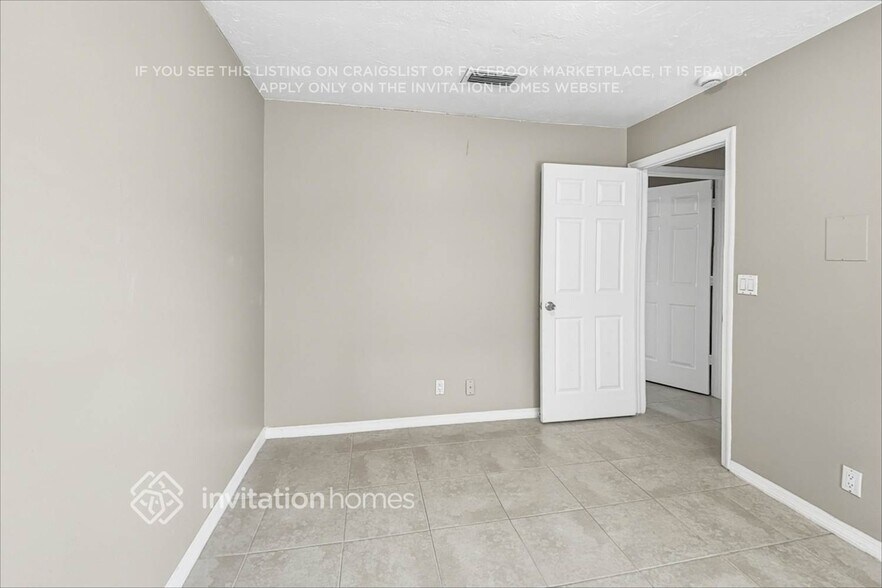 Building Photo - 13325 Kingsbury Dr