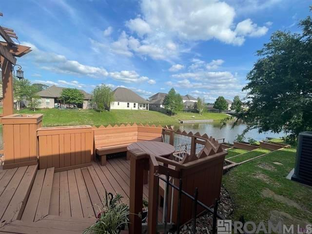 Building Photo - 2121 Rockybrook Dr