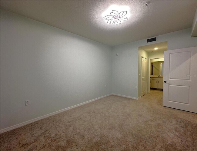 Building Photo - 14211 Heritage Landing Blvd
