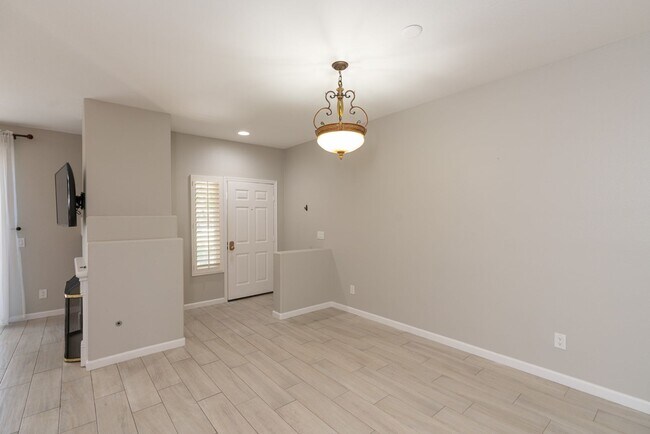 Building Photo - 3 Bedroom Townhome in the Monte Rio Community of Rancho Peñasquitos