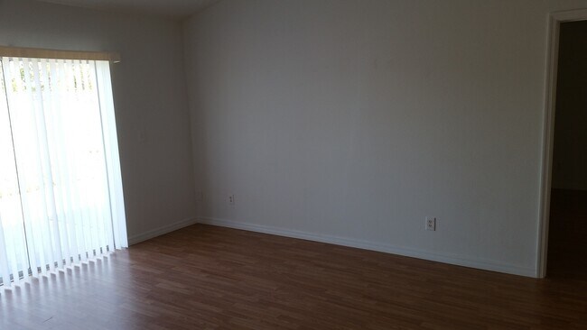 Building Photo - Your Next Home in Groveland