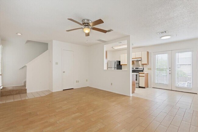 Building Photo - 1015 E Yager Ln