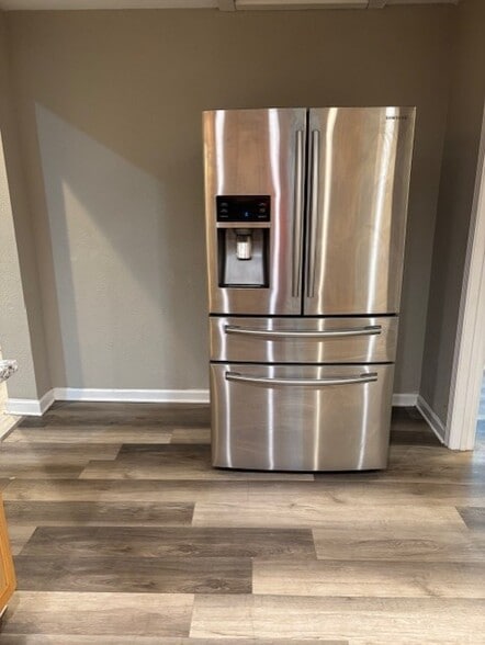 Building Photo - 519 W Orchid Ave