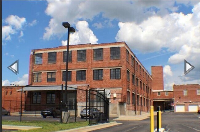 Building Photo - 601 N National Ave