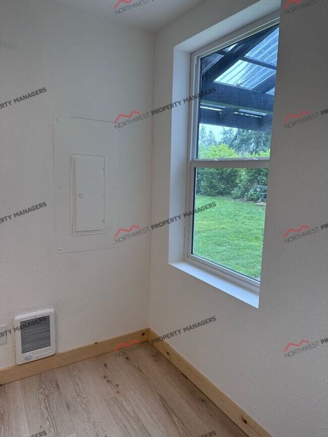 Building Photo - R58