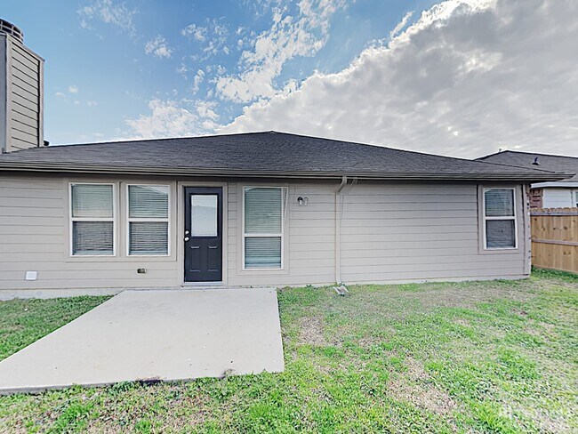 Building Photo - 1701 Bob Dr
