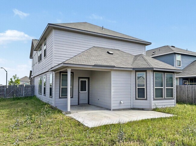 Building Photo - Modern New Braunfels Home with Flexible Upstairs Living Spaces