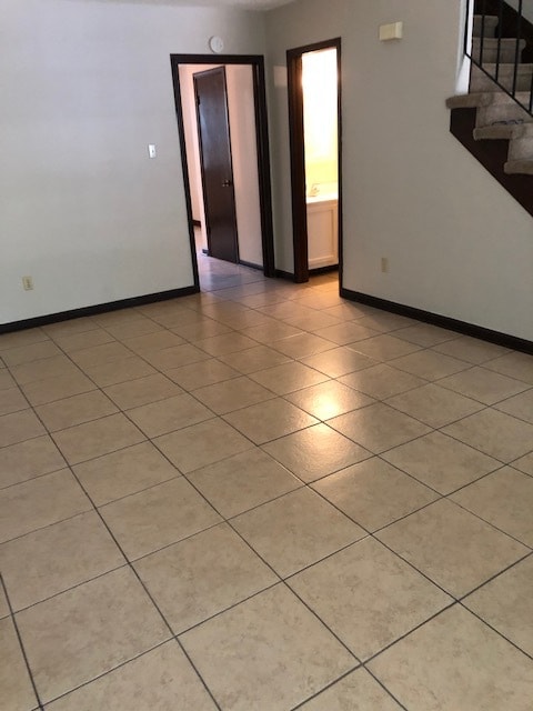 Building Photo - 1242 Park Dr