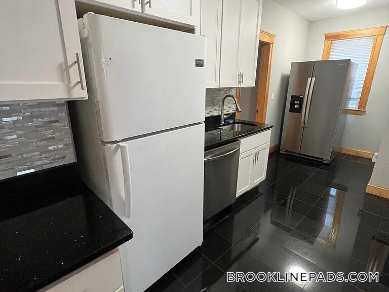 Building Photo - 152 Winchester St